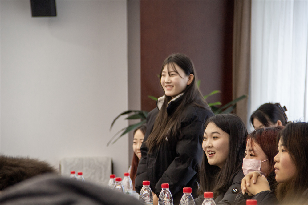 2024年12月6日，我公司与兰州资源环境职业技术大学民族工艺学院成功举办认知实践活动。